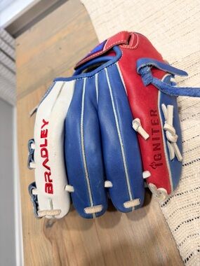 Bradley Kids' Igniter Baseball Glove in Red, White & Blue